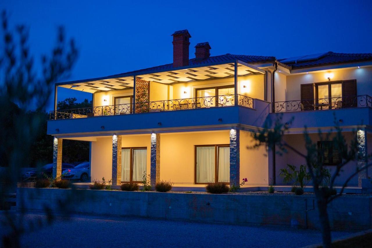 Luxury Apartments Villa Stina Pinezici  Exterior photo